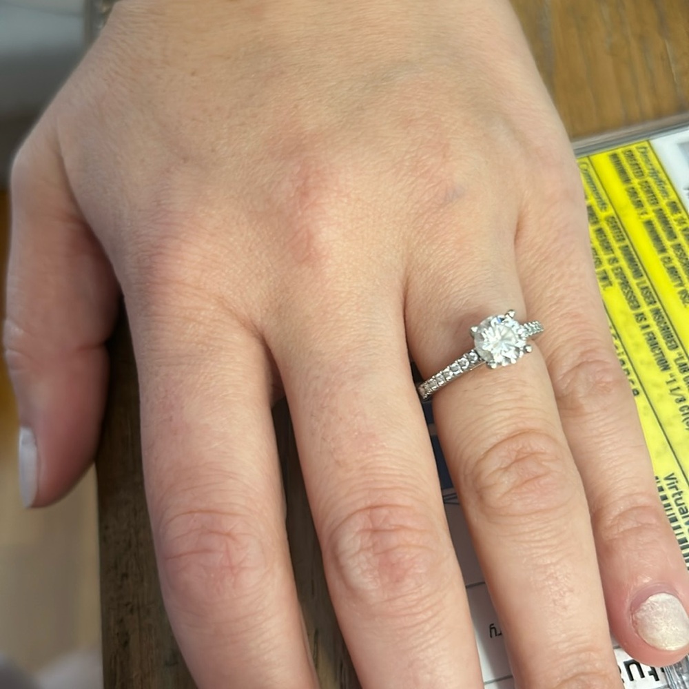 1.05 CT round brilliant lab created diamond